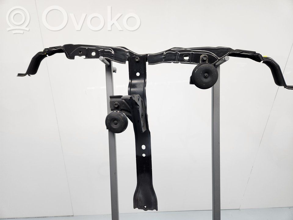 Toyota RAV 4 (XA40) Belka tylna 