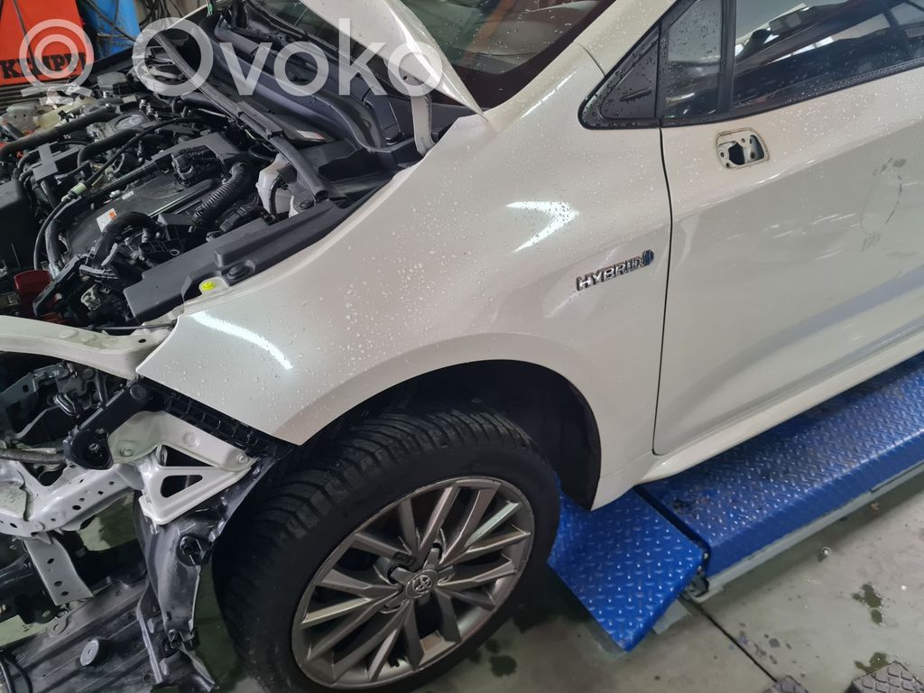 Toyota Corolla E160 E170 Sparnas 