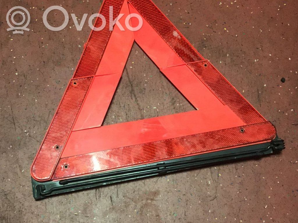Audi A6 S6 C5 4B Triunghi semnalizare 