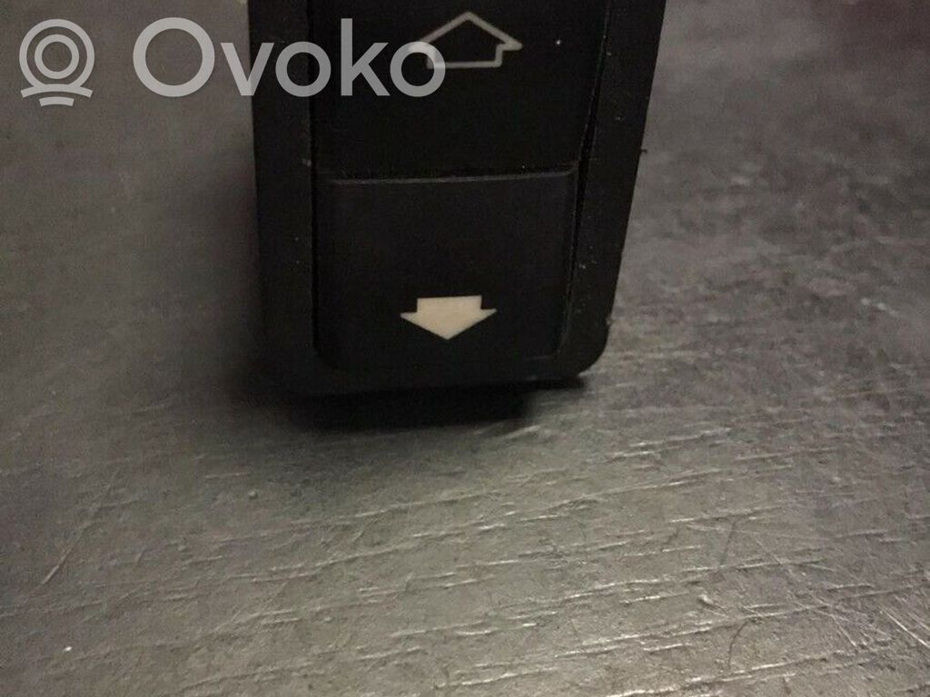 Electric window control switch   8368974