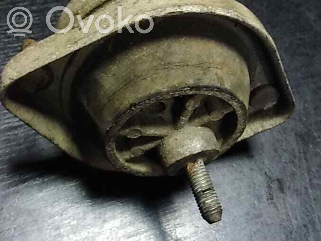 BMW 7 E38 Engine mount bracket 