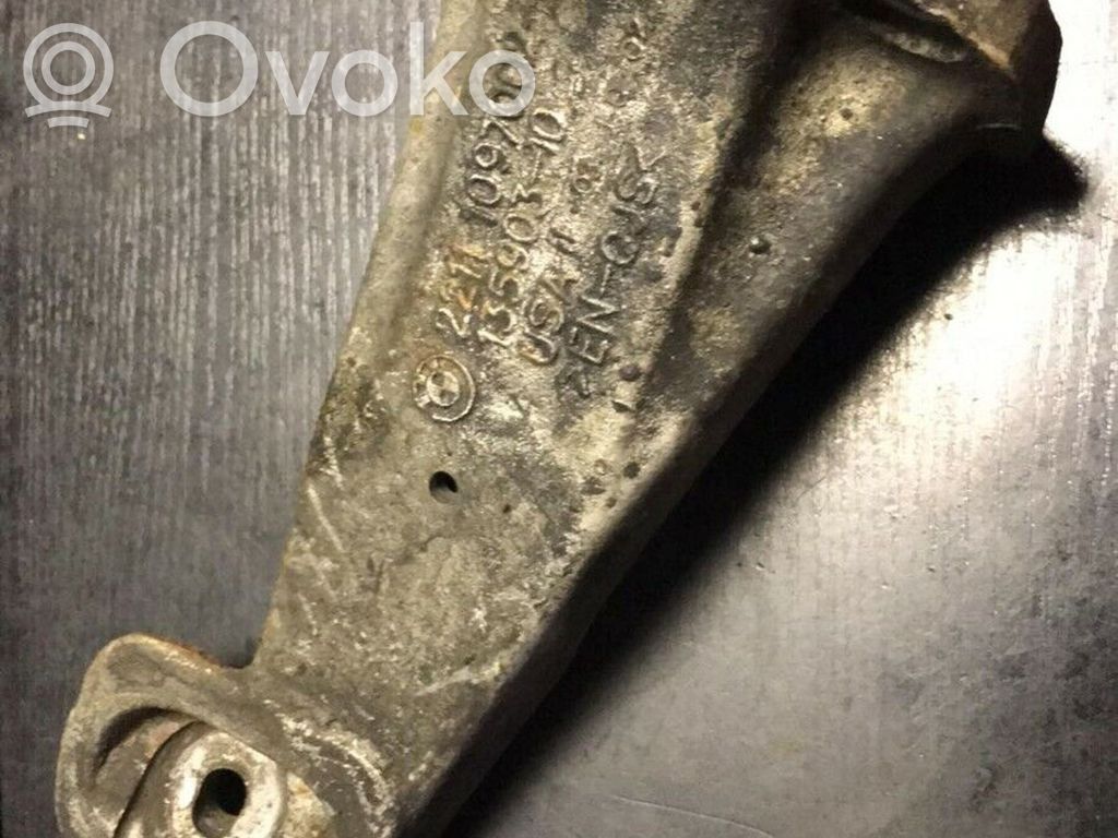 BMW X5 E53 Engine mounting bracket 