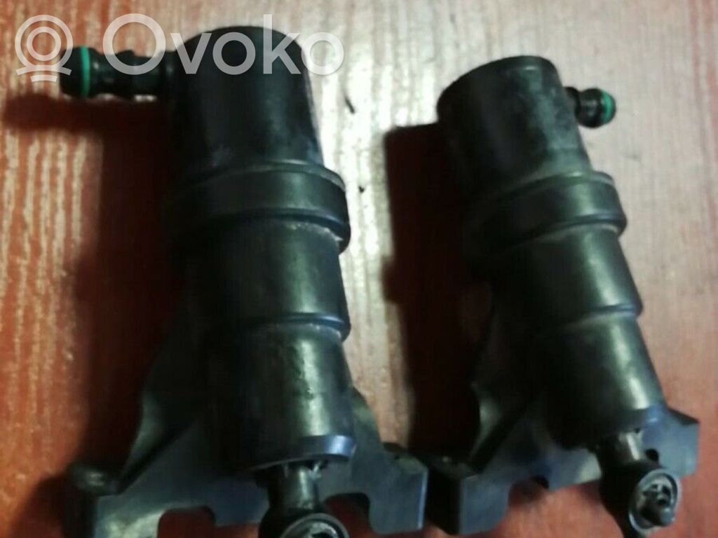 Headlight washer spray nozzle