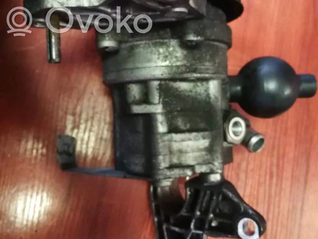 BMW 7 E65 E66 Vairo stiprintuvo siurblys 