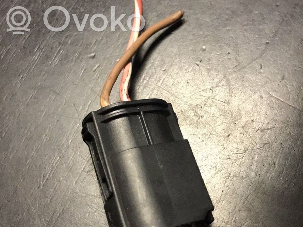 BMW 8 E31 Kita variklio skyriaus detalė 