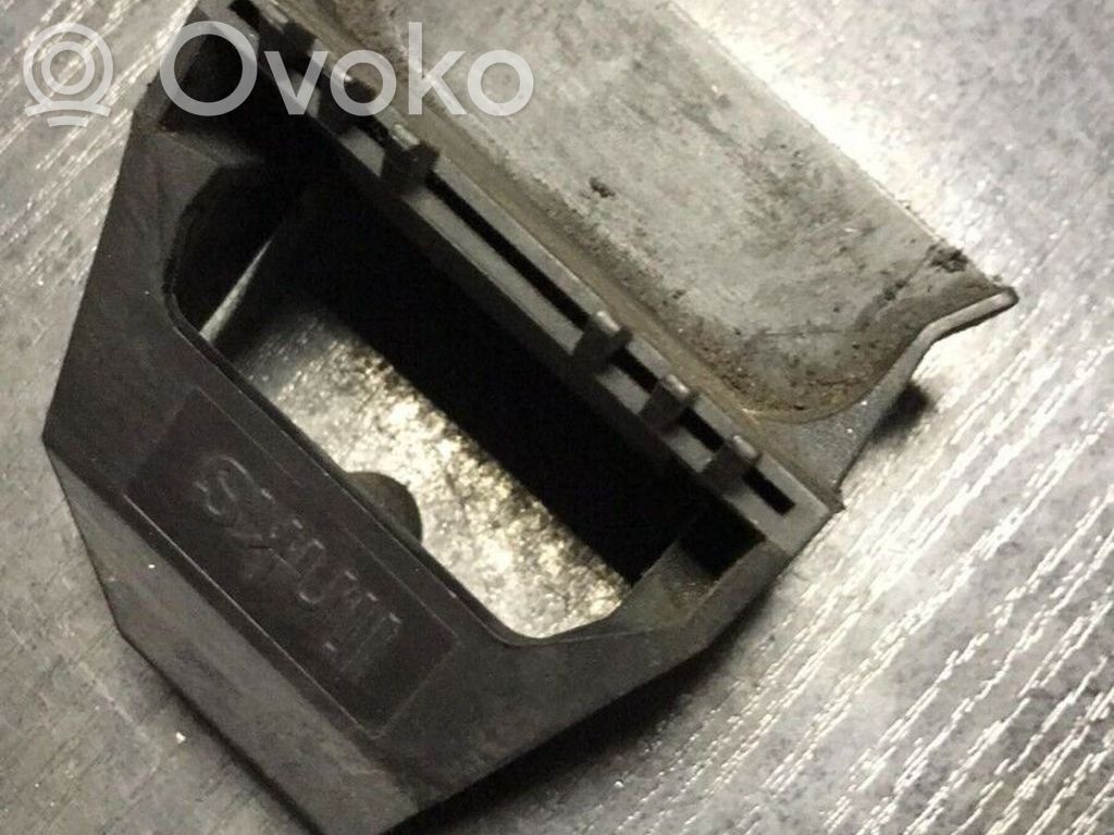 BMW 5 E39 Fixation de radiateur 
