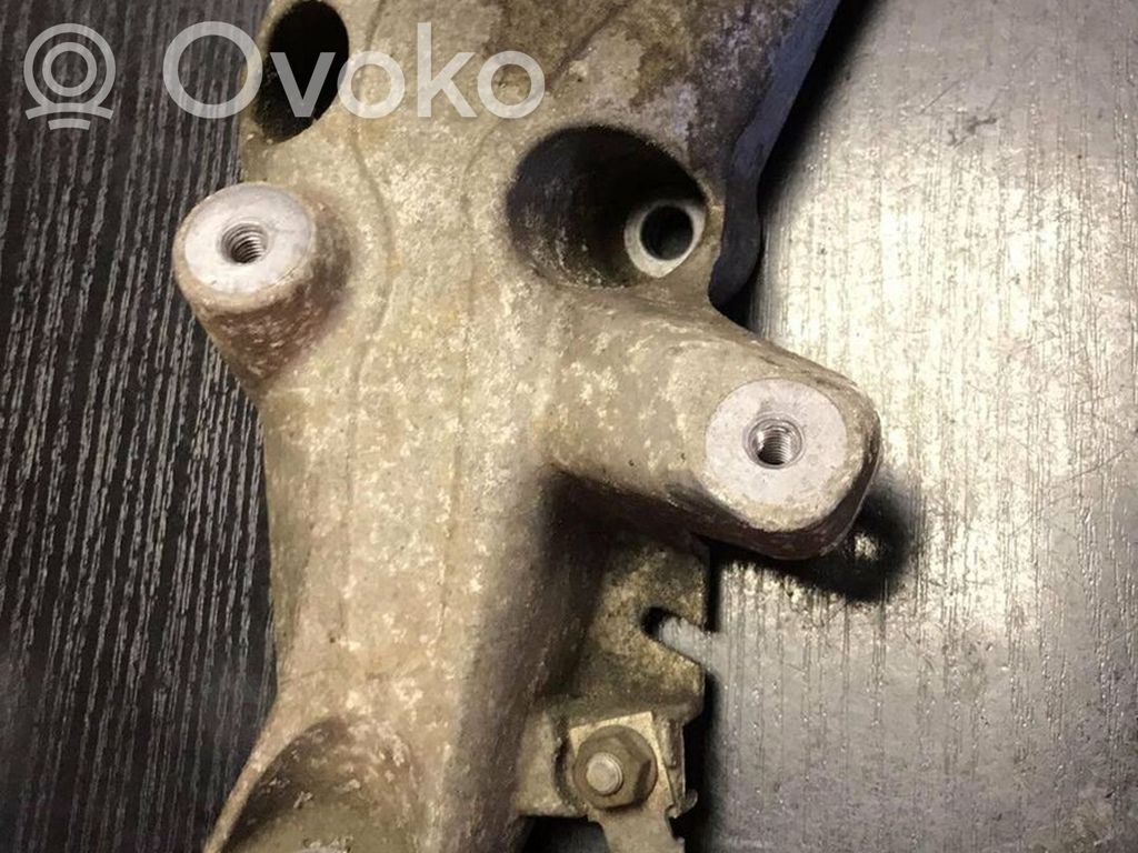 BMW 1 E81 E87 Engine mounting bracket 