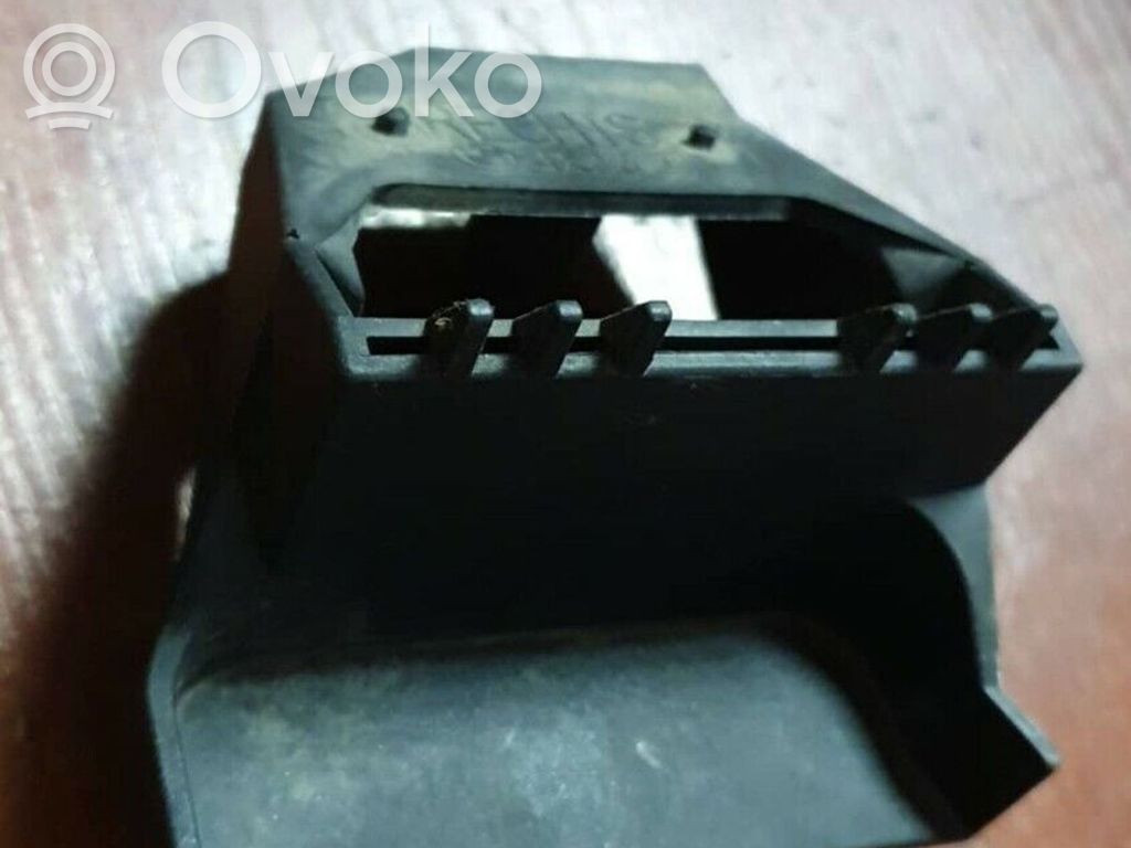BMW 5 E39 Radiator mount bracket 