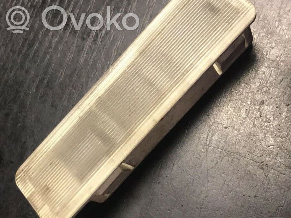 BMW 7 E38 Takaistuimen valo 