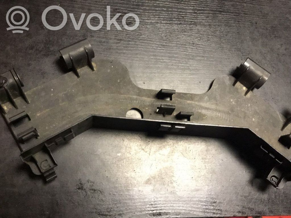 BMW 5 E60 E61 Muu moottoritilan osa 