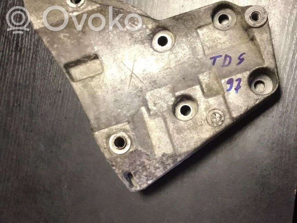 BMW 5 E39 Engine mounting bracket 