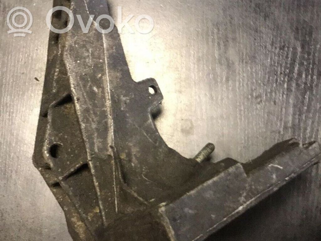 Engine mounting bracket   1704583