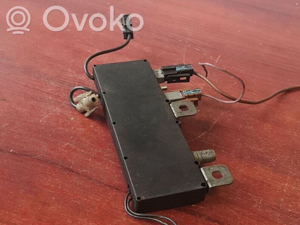 BMW 7 E38 Antenos valdymo blokas 