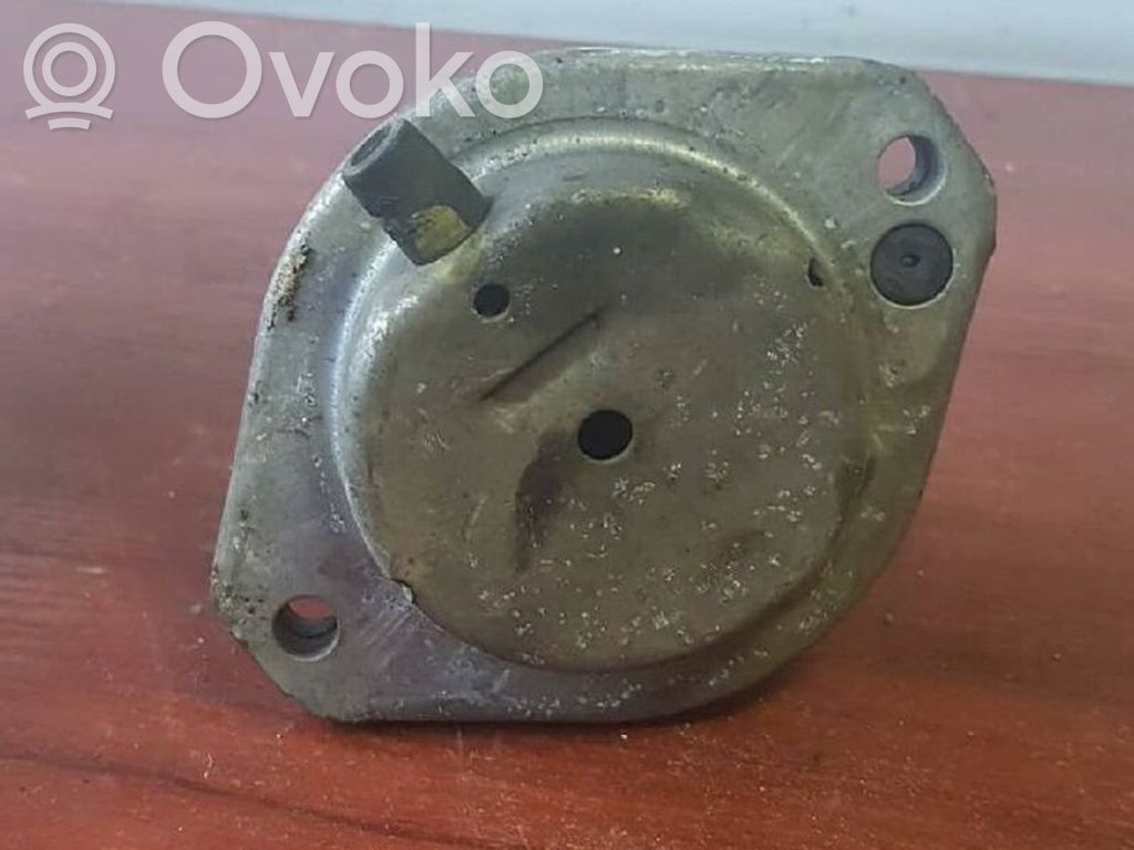 BMW 5 E60 E61 Dzinēja spilvens 
