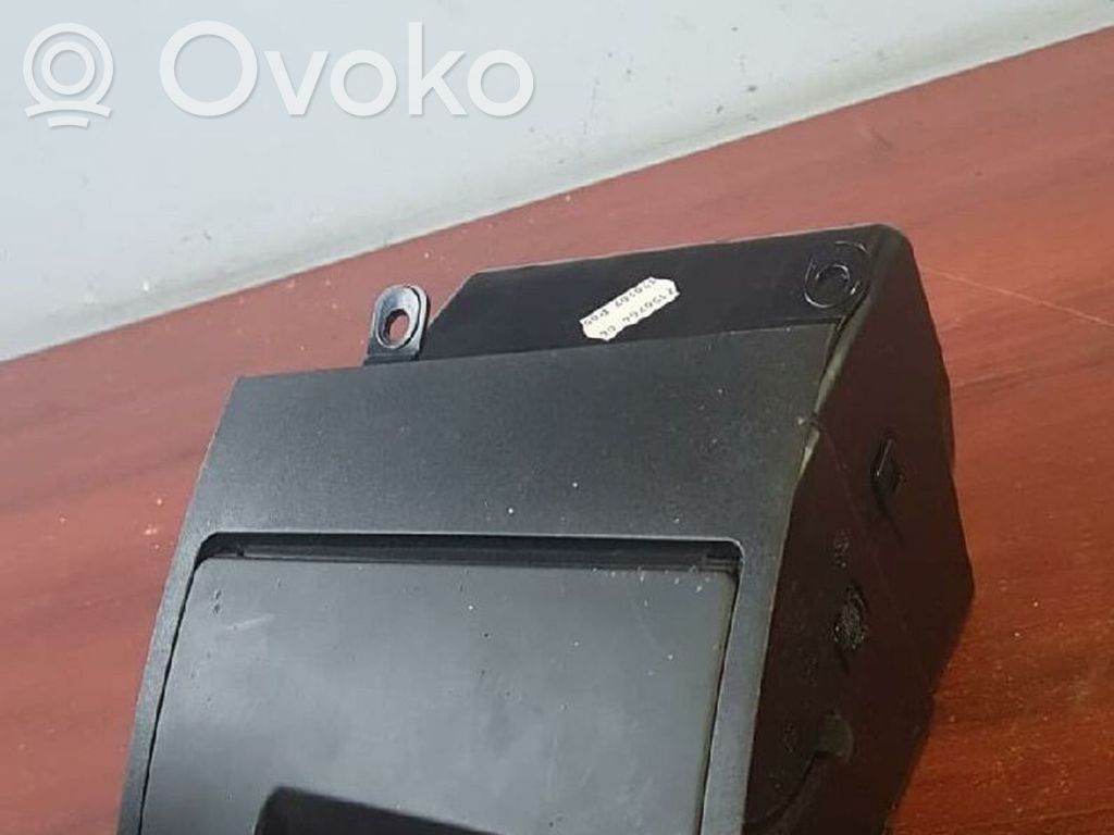 Glove box   7156963