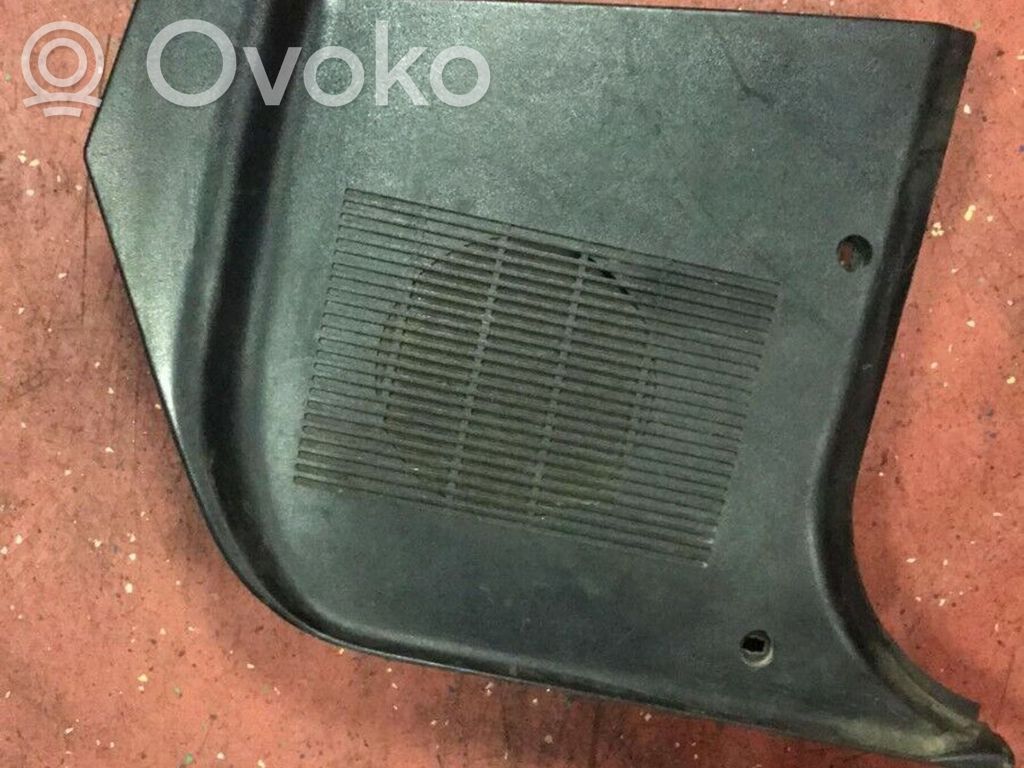 BMW 5 E34 Sivukaiuttimen suoja 