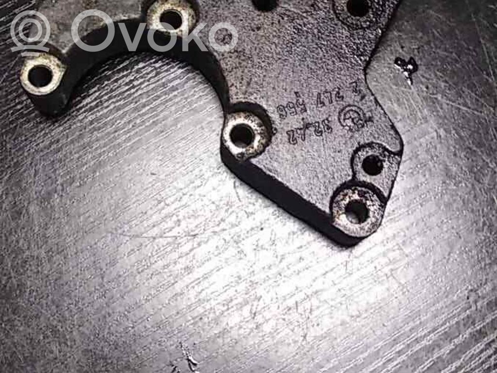 BMW 5 E39 Power steering pump mounting bracket 