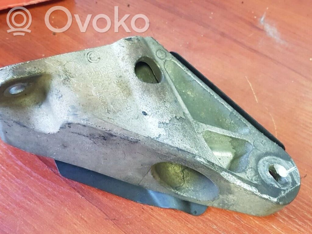 Engine mounting bracket   3414582