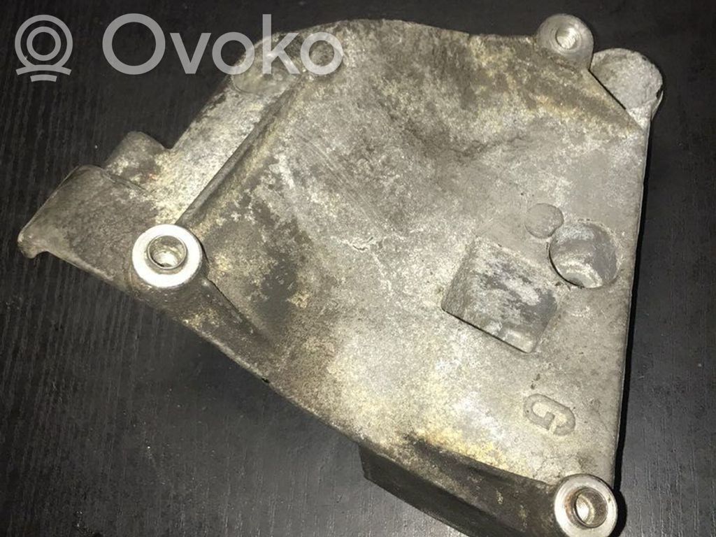 BMW 5 E39 Engine mounting bracket 