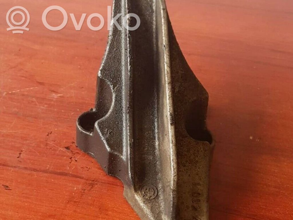 BMW 5 E39 Engine mounting bracket 