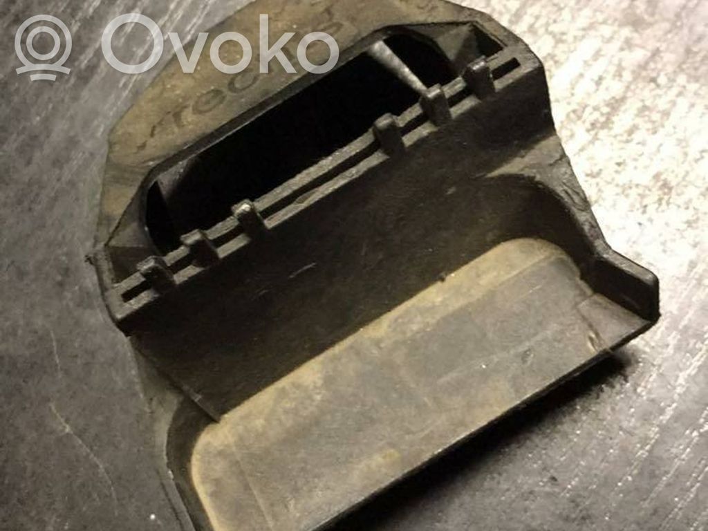 BMW 5 E39 Radiator mount bracket 