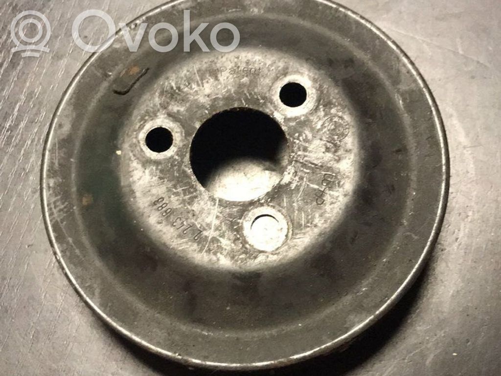 BMW 5 E39 Ohjaustehostimen pumpun hihnapyörä 