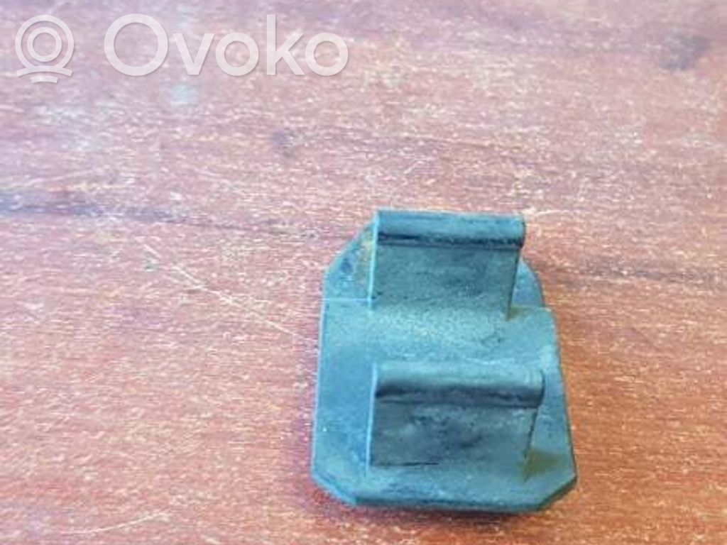 BMW 5 E39 Radiator mount bracket 