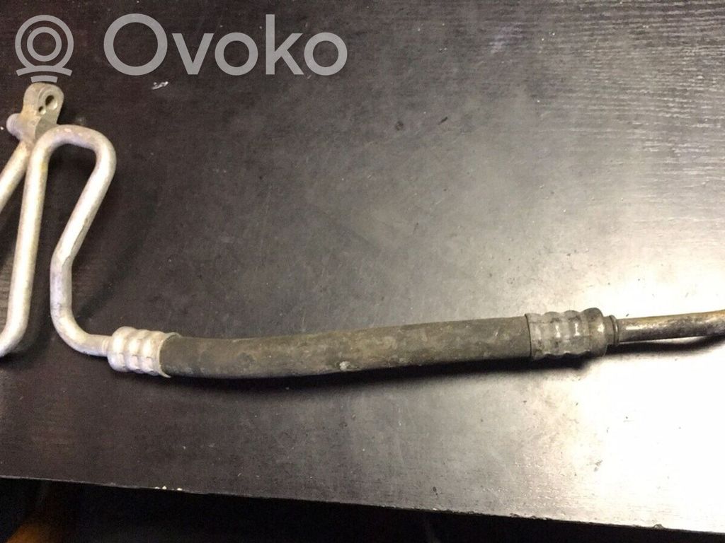 BMW 5 E39 Ilmastointilaitteen putki (A/C) 