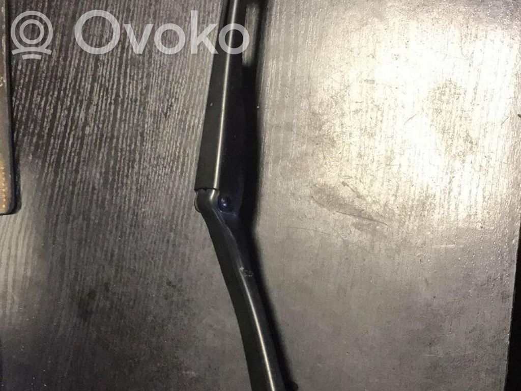 BMW 3 E90 E91 Priekšējā loga tīrītāja kājiņa 