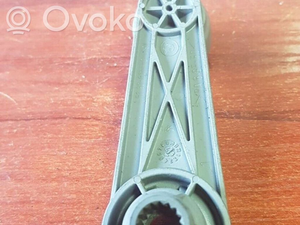 Loga atvēršanas rokturis   8174075