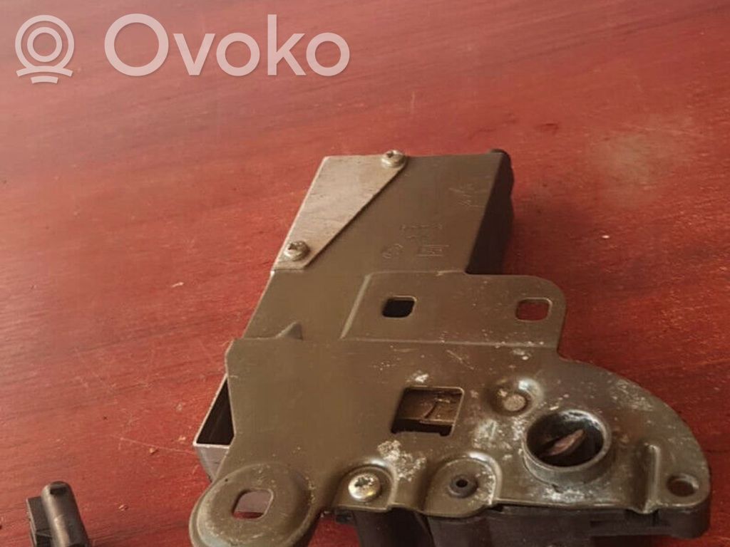 BMW 5 E34 Tailgate window lock/catch/latch 