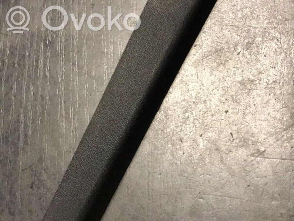 BMW 5 E34 Kita salono detalė 