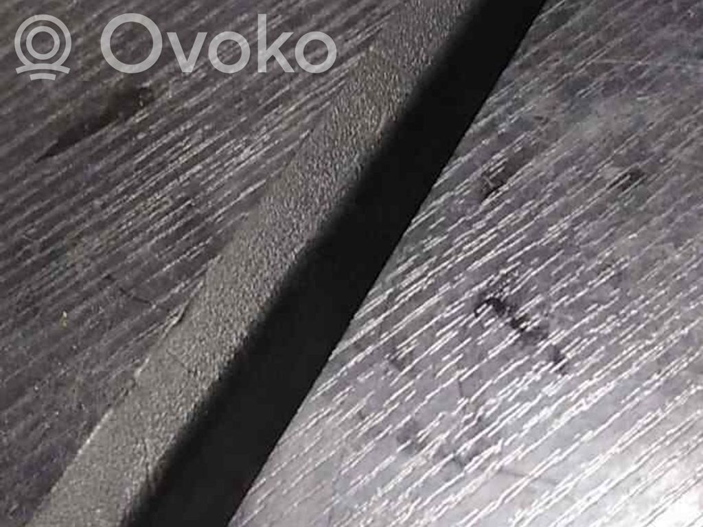BMW 5 E34 Kita salono detalė 