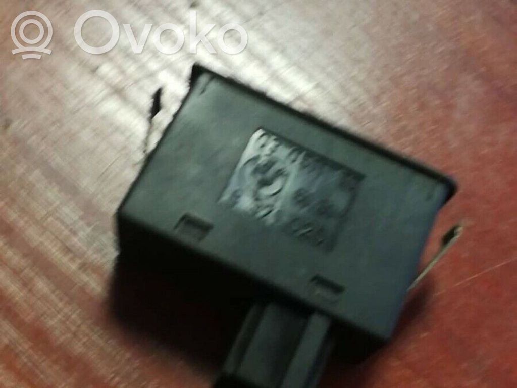 Windscreen/window heater switch   8371020