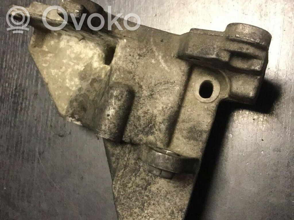 BMW 5 E39 Engine mounting bracket 