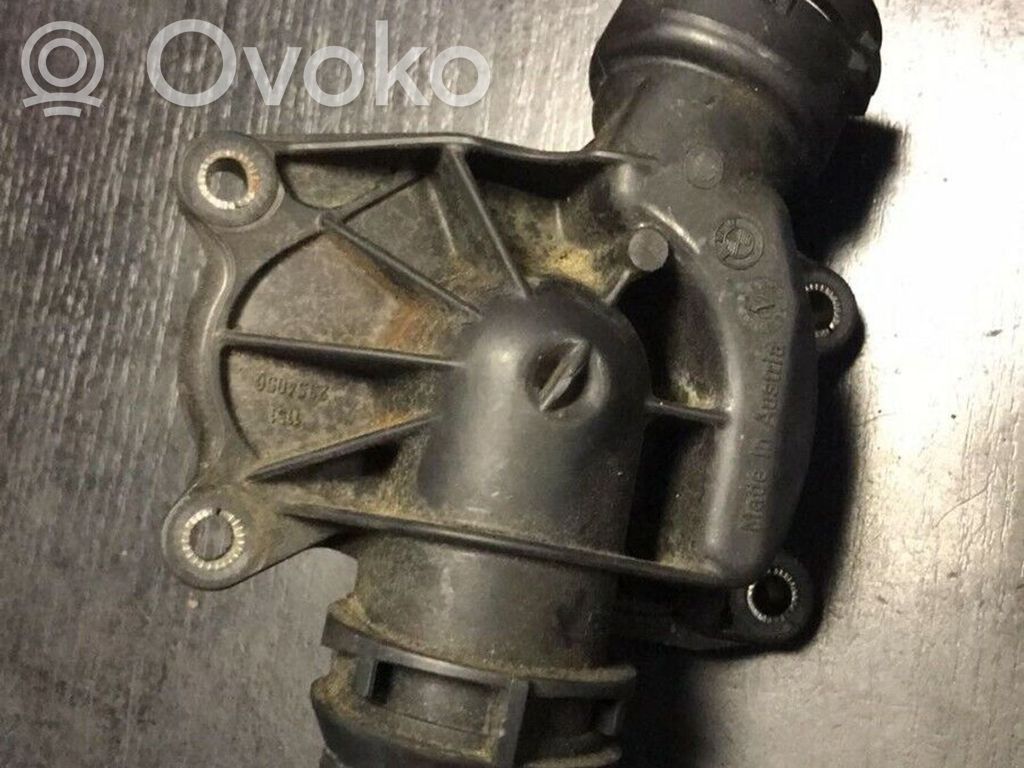 BMW 5 E39 Carcasa del termostato 