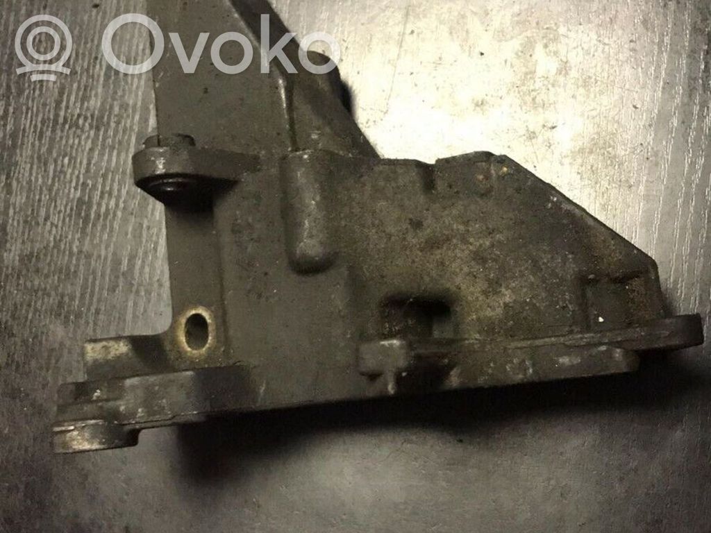BMW 5 E34 Engine mounting bracket 