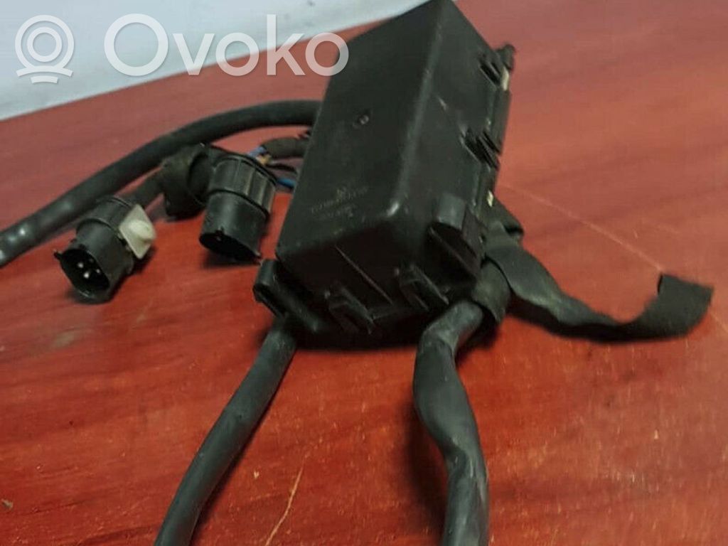 BMW 5 E39 Coolant fan relay 