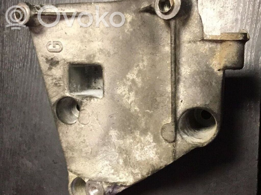 BMW 5 E39 Engine mounting bracket 