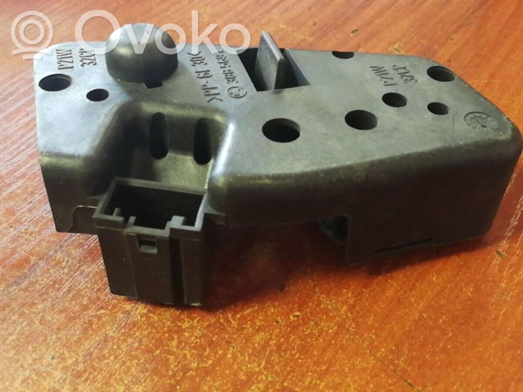BMW 3 E46 Tail light bulb cover holder 