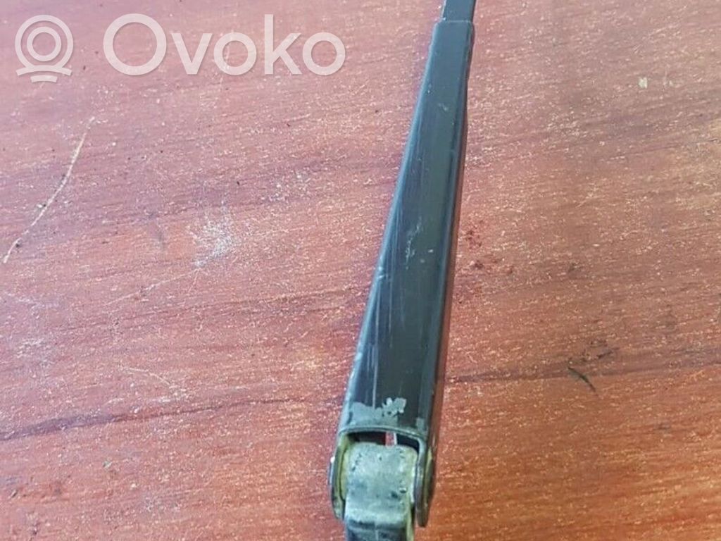BMW 3 E36 Aizmugurējā loga tīrītāja kājiņa 