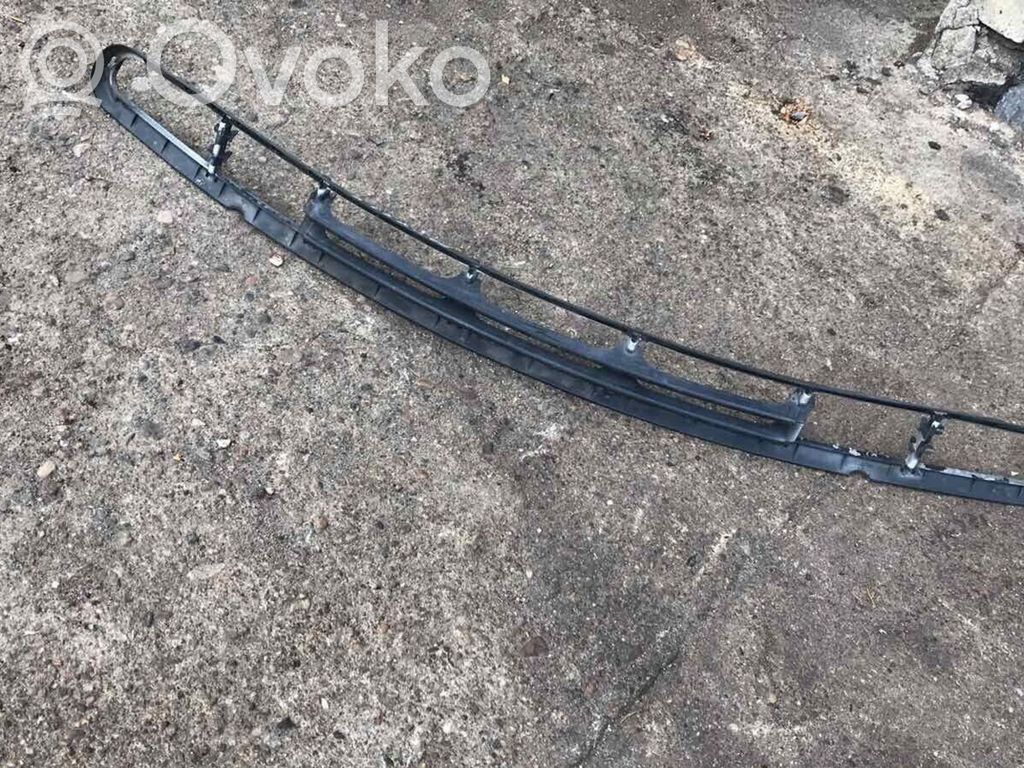 Kratka dolna zderzaka przedniego   8209927