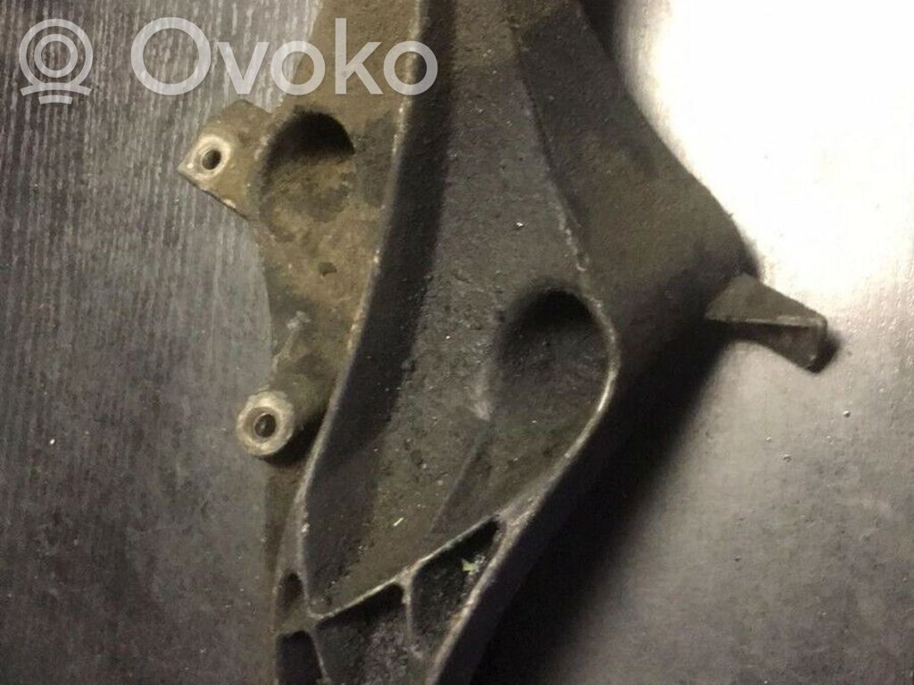BMW 3 E36 Engine mounting bracket 