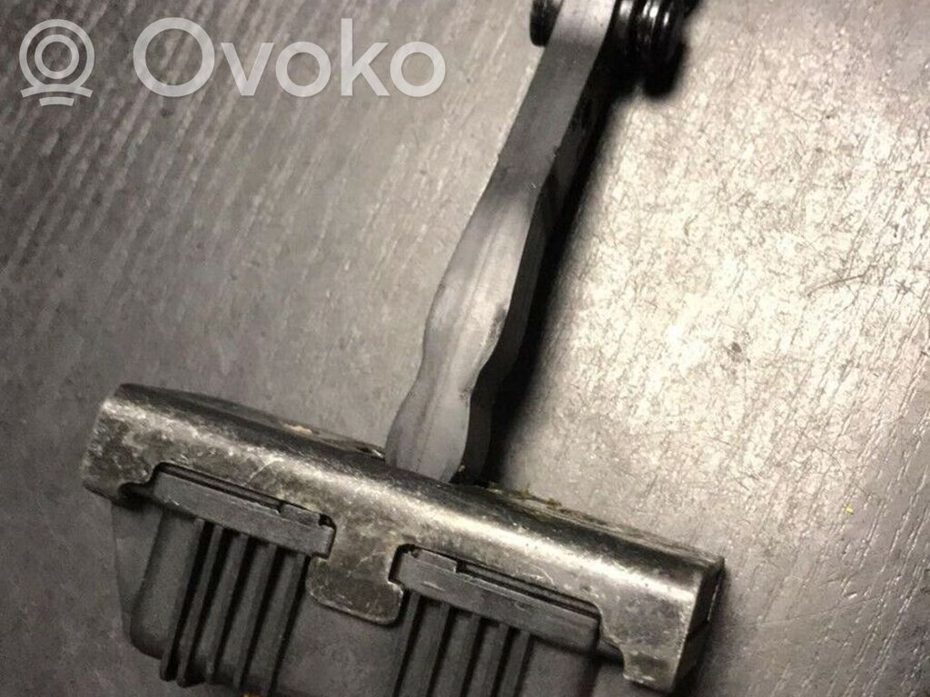 BMW 1 E82 E88 Front door check strap stopper 