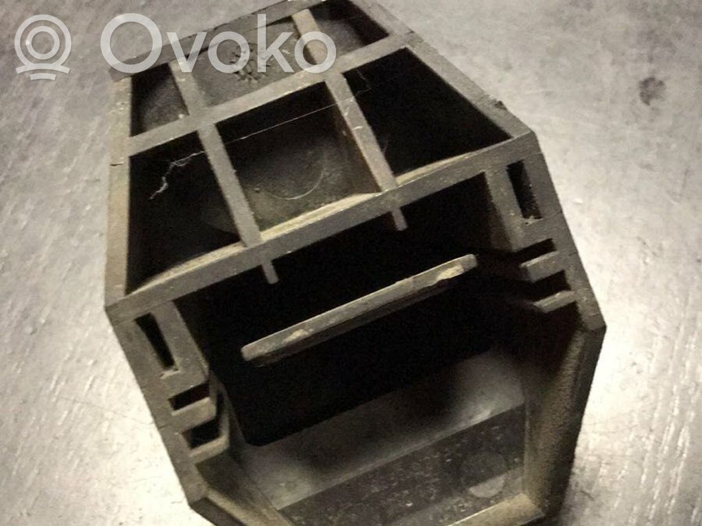 Radiator mount bracket   1436264