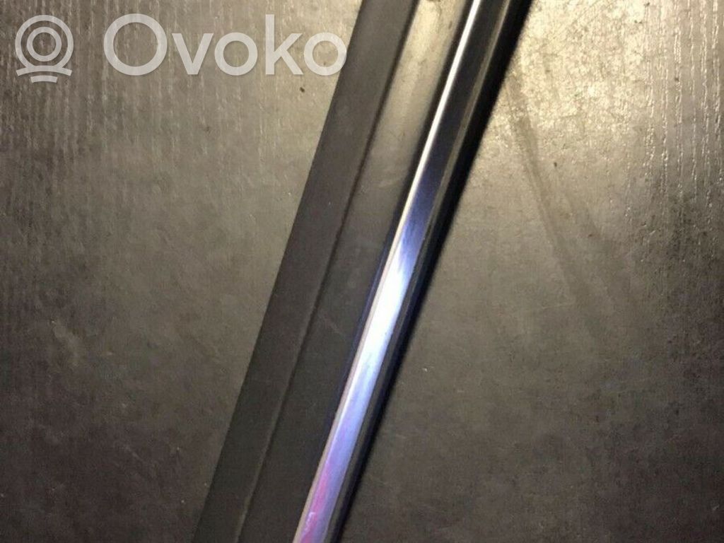 BMW 7 E32 Apdaila sparno (moldingas) 