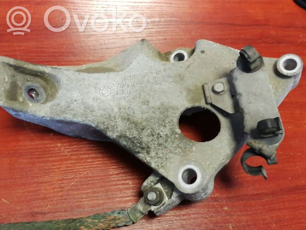 Engine mounting bracket   6775041