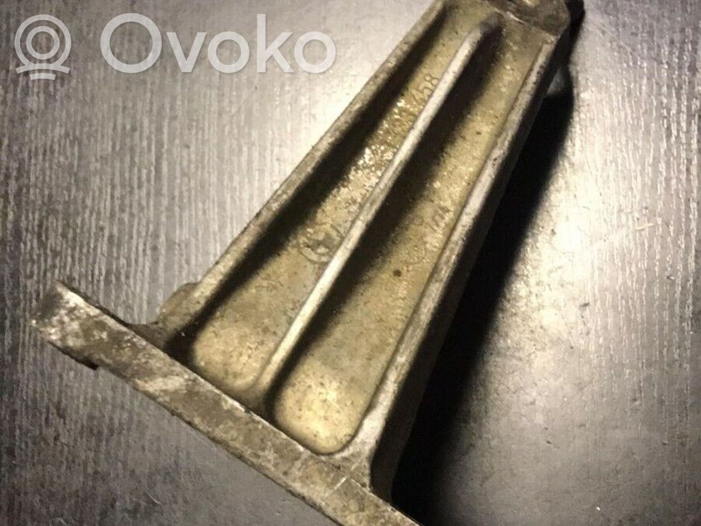 BMW 3 E30 Engine mounting bracket 