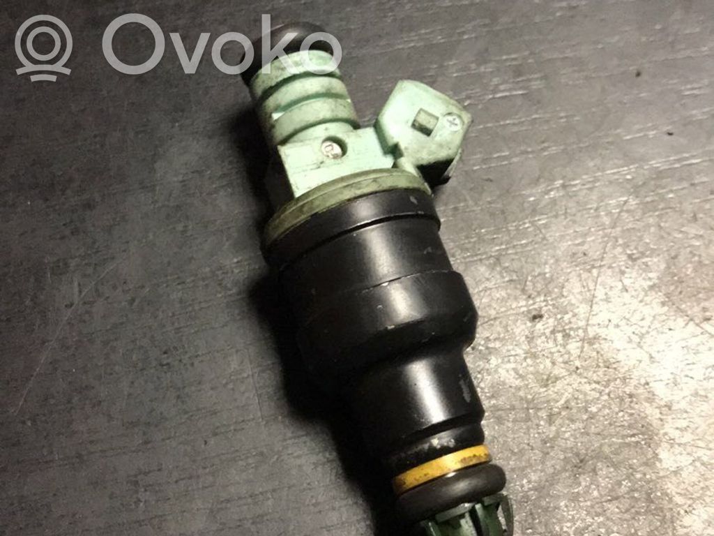 BMW 5 E39 Fuel injector 