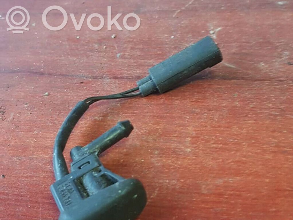 BMW 3 E46 Windshield washer spray nozzle 